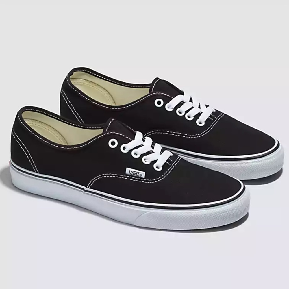 Vans WMNS Authentic Black
VN000EE3BLK
Sneakers